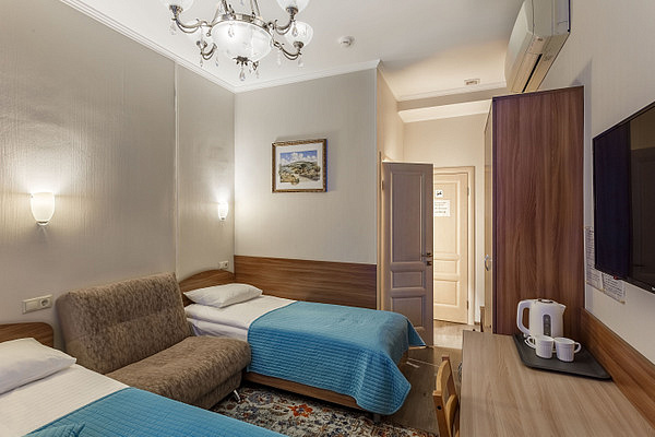 Отель Чехов. Трехместный номер. Москва.